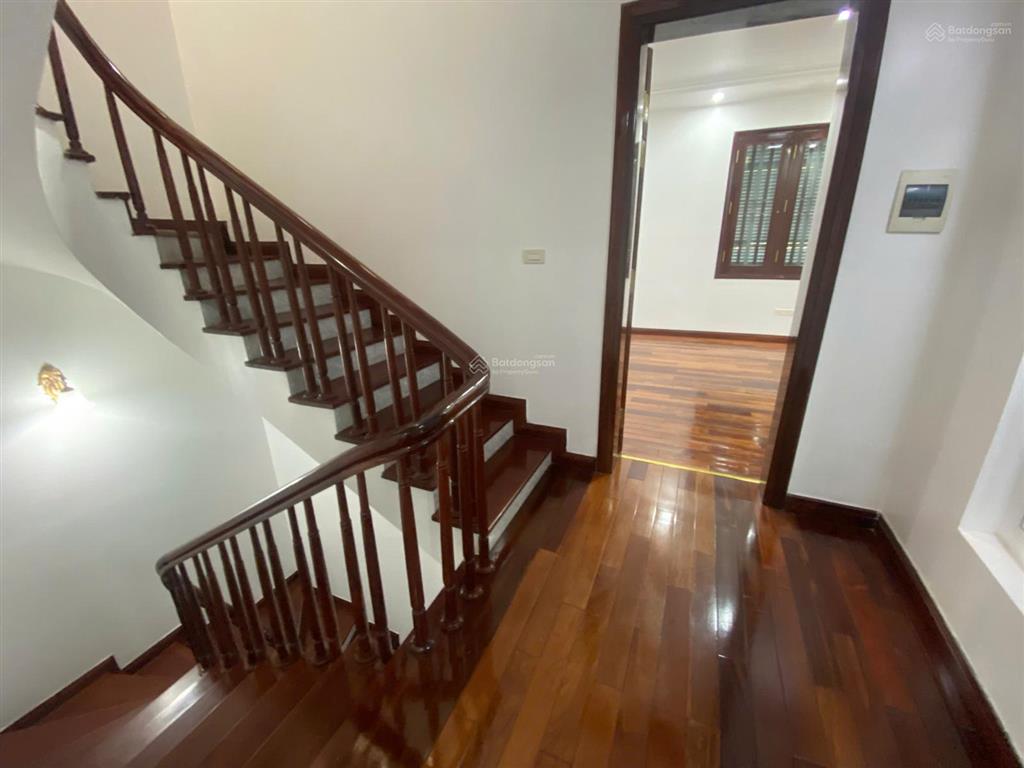 Cho thuê biệt thự mỹ đình, dt 100m2, xd 75m2, 4 tầng, có gara đỗ xe. giá 31 triệu/tháng