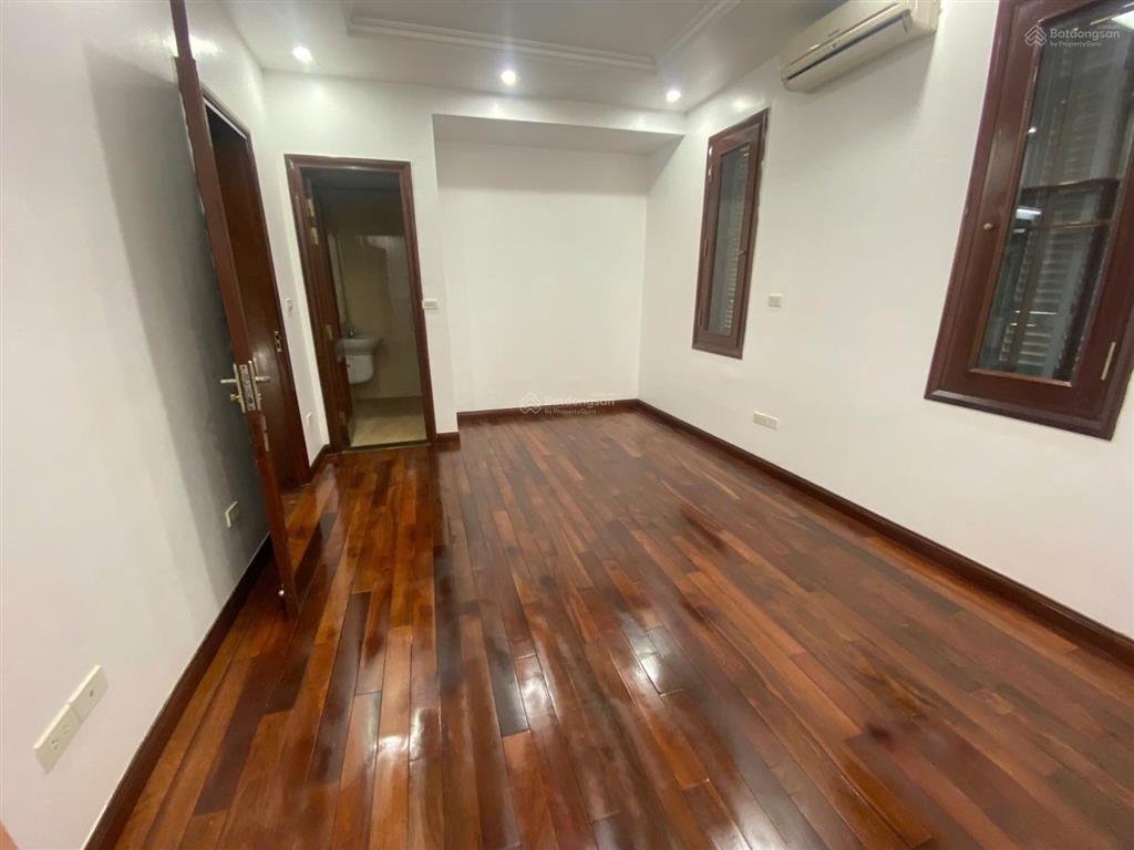 Cho thuê biệt thự mỹ đình, dt 100m2, xd 75m2, 4 tầng, có gara đỗ xe. giá 31 triệu/tháng