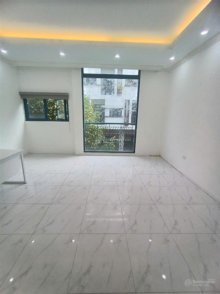 Cho thuê nhà nguyên căn liền kề galaxy vạn phúc, 95m2, 5,5 tầng, giá 37 triệu.