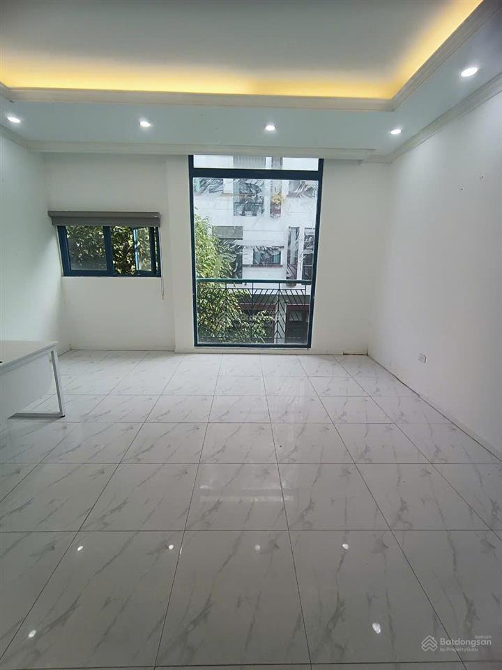 Cho thuê nhà nguyên căn liền kề galaxy vạn phúc, 95m2, 5,5 tầng, giá 37 triệu.