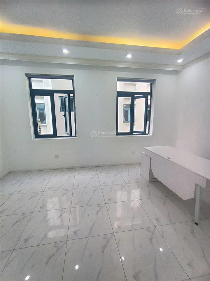 Cho thuê nhà nguyên căn liền kề galaxy vạn phúc, 95m2, 5,5 tầng, giá 37 triệu.