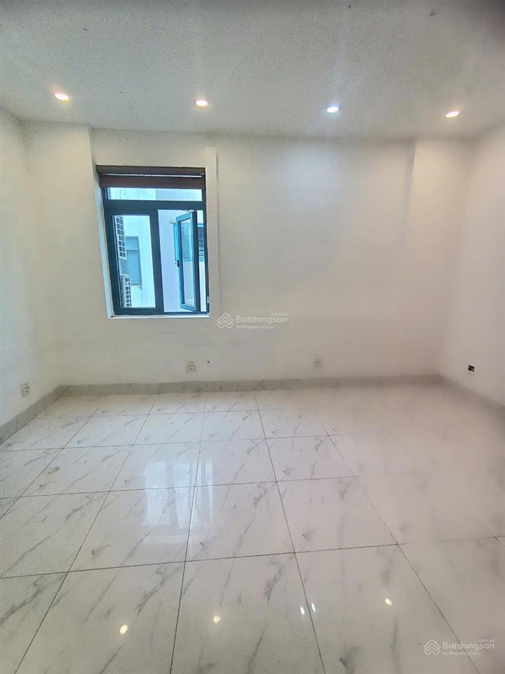 Cho thuê nhà nguyên căn liền kề galaxy vạn phúc, 95m2, 5,5 tầng, giá 37 triệu.
