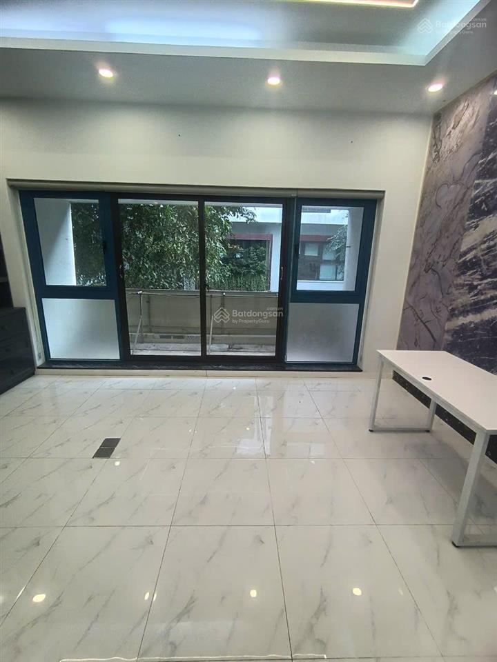 Cho thuê nhà nguyên căn liền kề galaxy vạn phúc, 95m2, 5,5 tầng, giá 37 triệu.
