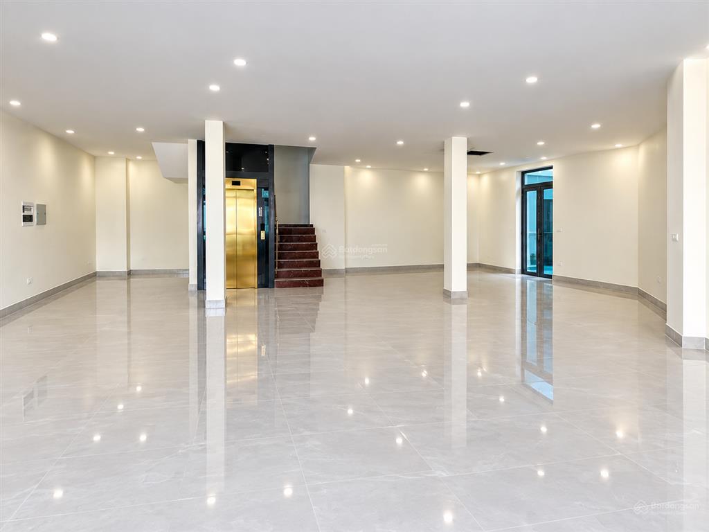 Cho thuê nhà liền kề tây nam mễ trì  từ liêm. dt 120m2, 4 tầng, thông sàn, thang máy. 50 triệu