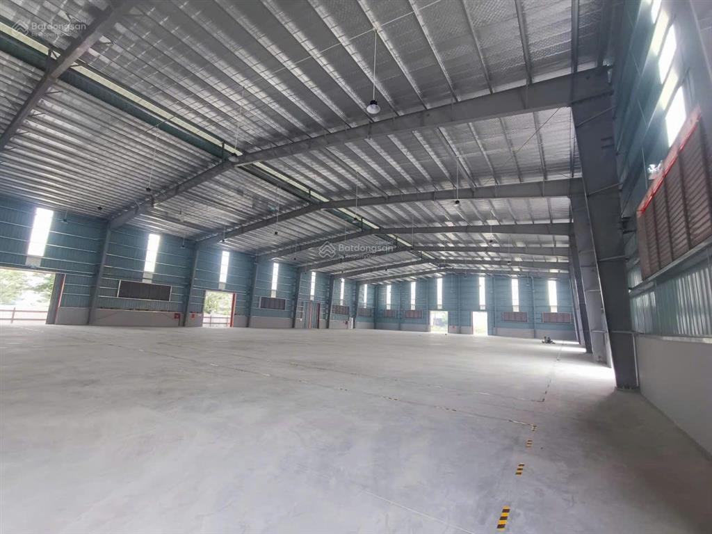 Cho thuê kho xưởng đường đại lộ thăng long, dt 3200m2, mỗi ô 1.600m2 mặt tiền 42m. có pccc