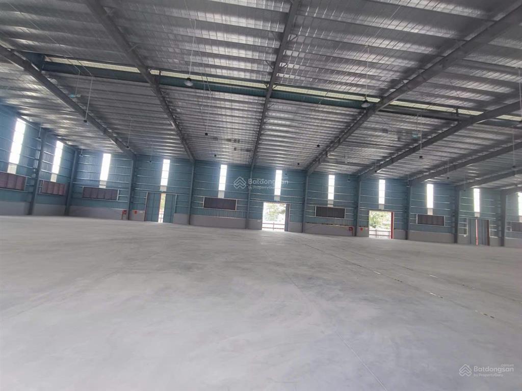 Cho thuê kho xưởng đường đại lộ thăng long, dt 3200m2, mỗi ô 1.600m2 mặt tiền 42m. có pccc