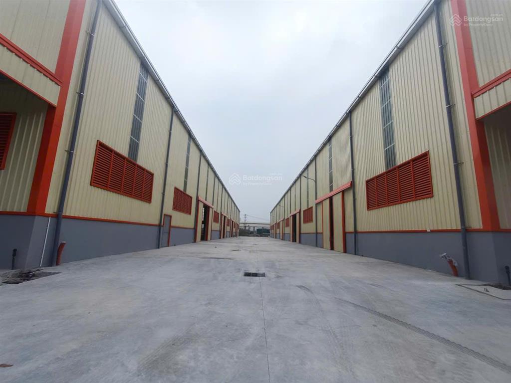 Cho thuê kho xưởng đường đại lộ thăng long, dt 3200m2, mỗi ô 1.600m2 mặt tiền 42m. có pccc