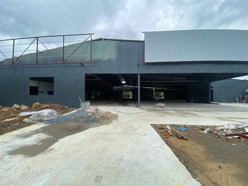 Cho thuê kho xưởng phú mãn, quốc oai. dt 1.400m2 + 2000m2 sân. mới 100%, xe cont đỗ cửa