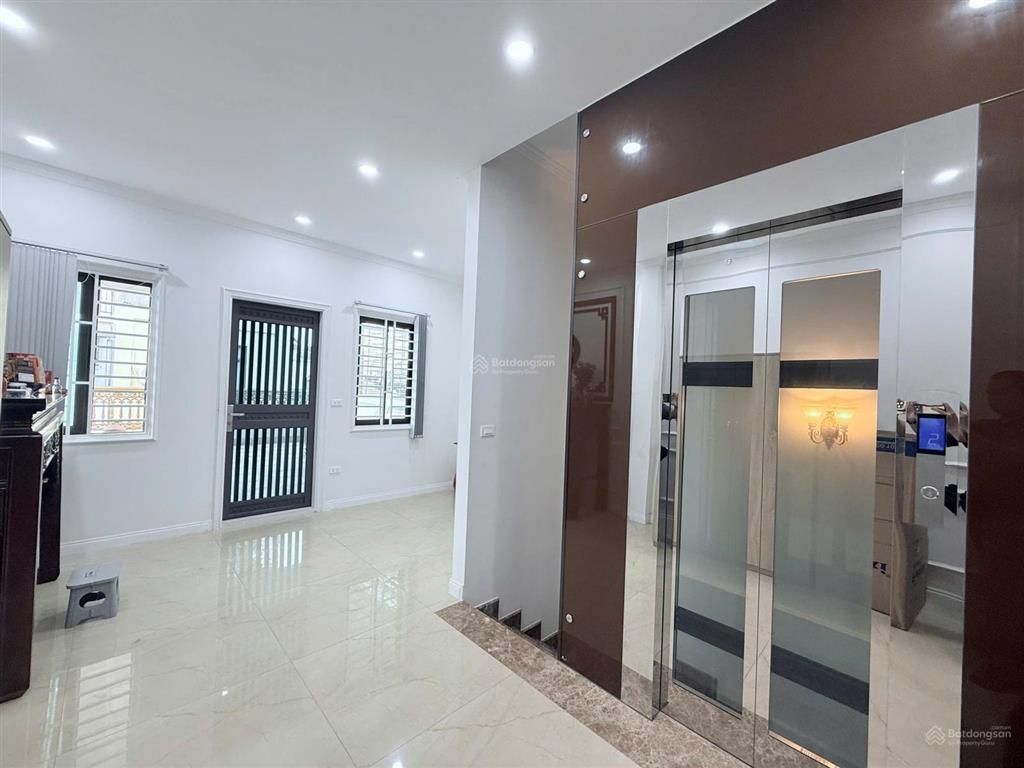 Cho thuê nhà ngõ phạm tuấn tài, cầu giấy. dt 55m, 6 tầng, thang máy, thông sàn. giá 35 triệu