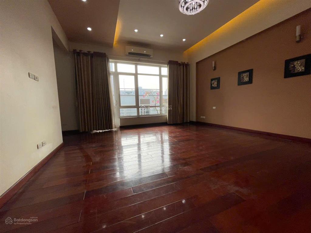 Cho thuê biệt thự làng việt kiều châu âu, dt 130m, xây dựng 90m2, 3 tầng. giá 33 triệu/tháng