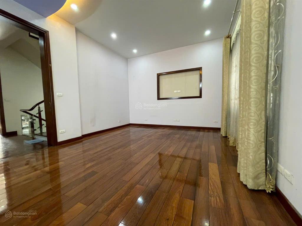 Cho thuê biệt thự làng việt kiều châu âu, dt 130m, xây dựng 90m2, 3 tầng. giá 33 triệu/tháng