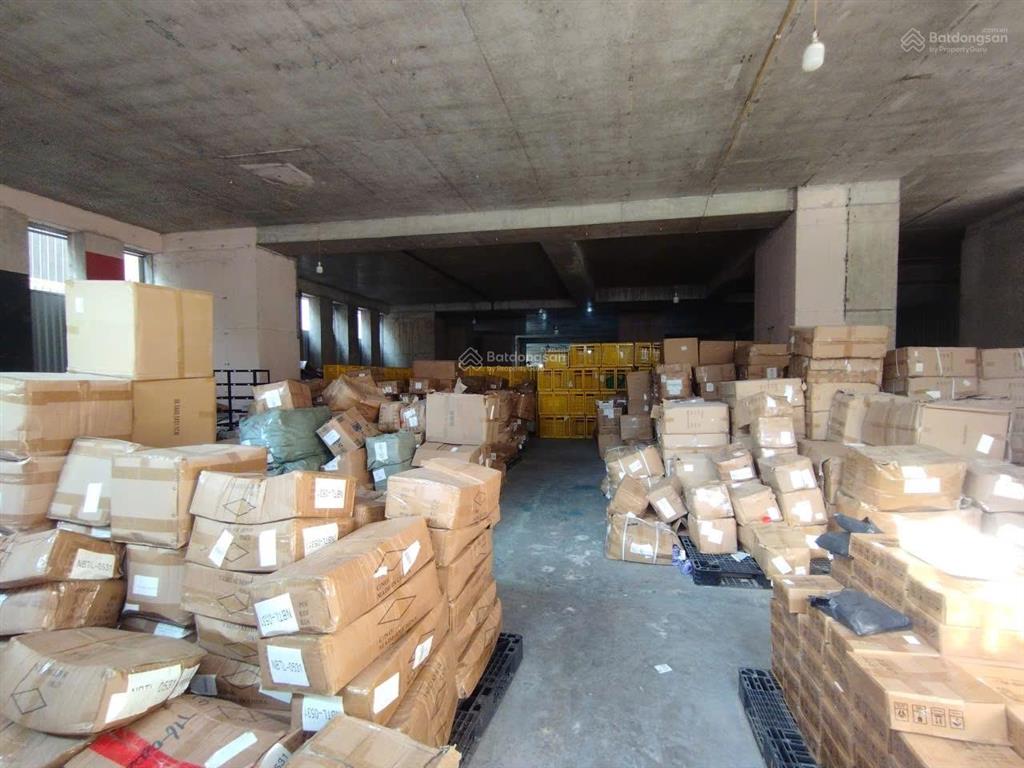 Cho thuê kho vạn phúc  hà đông. dt 500m2, xe công đỗ cửa, cho thuê lâu dài. giá 83 nghìn/m2