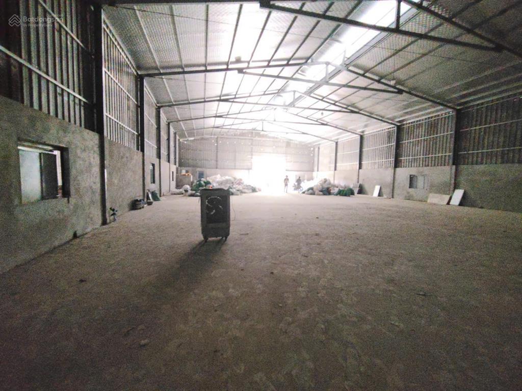 Cho thuê kho xưởng phú diễn, bắc từ liêm. dt 900m2, có pccc, xuất vat. giá 105k/m2