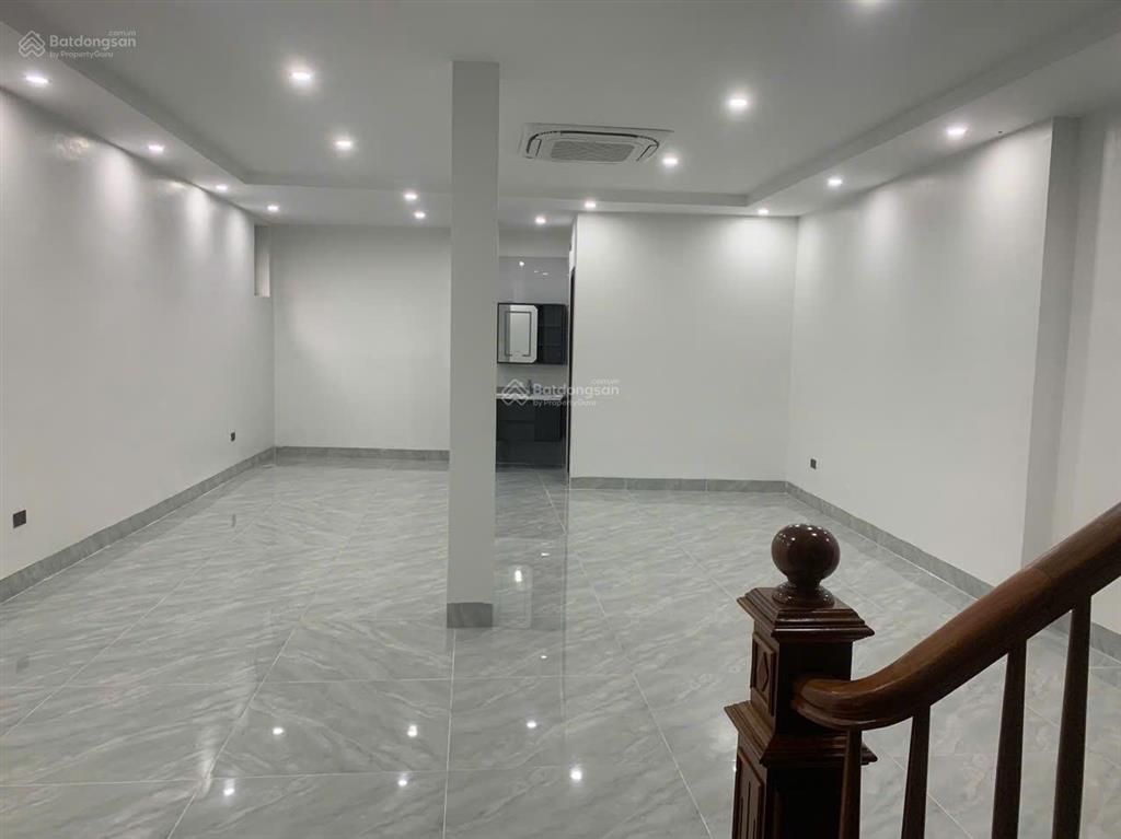 Cho thuê nhà đại mỗ, nam từ liêm. dt 116m, 4 tầng, có thang máy, điều hòa. giá 28 triệu/tháng