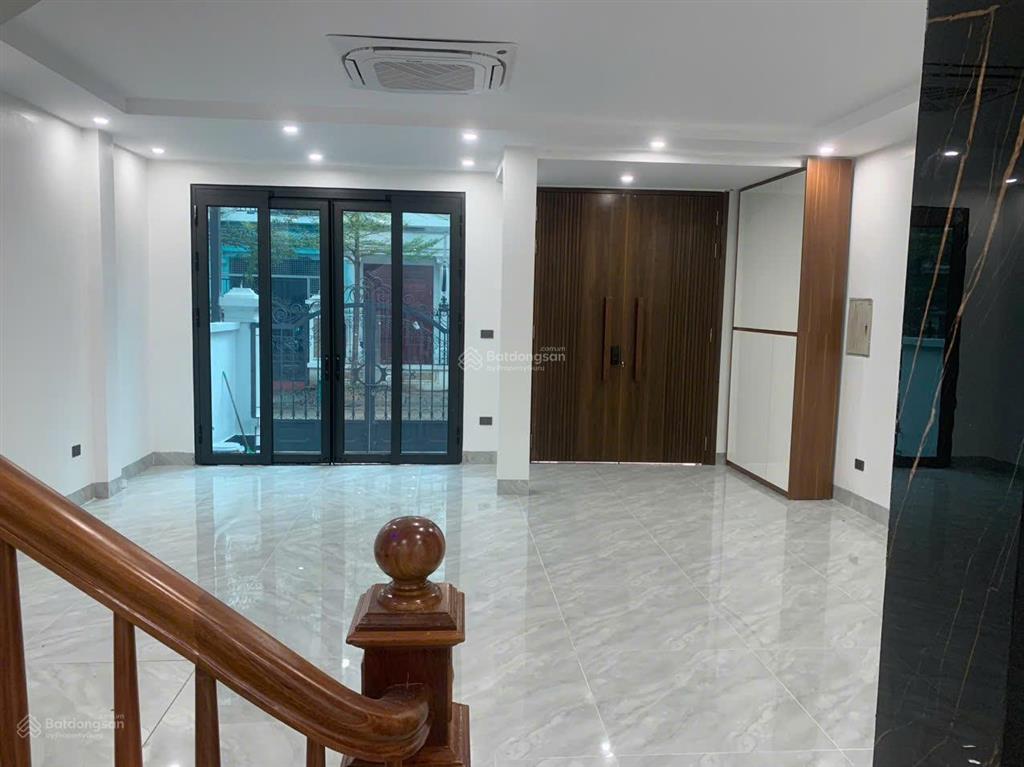 Cho thuê nhà đại mỗ, nam từ liêm. dt 116m, 4 tầng, có thang máy, điều hòa. giá 28 triệu/tháng