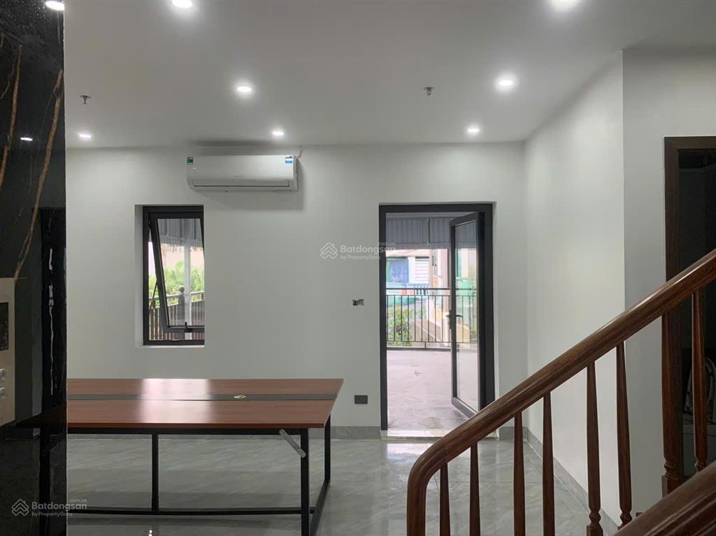 Cho thuê nhà đại mỗ, nam từ liêm. dt 116m, 4 tầng, có thang máy, điều hòa. giá 28 triệu/tháng