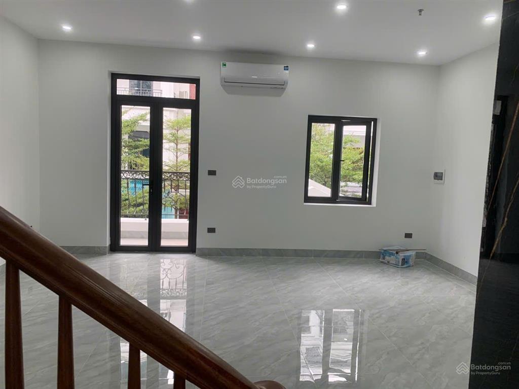 Cho thuê nhà đại mỗ, nam từ liêm. dt 116m, 4 tầng, có thang máy, điều hòa. giá 28 triệu/tháng