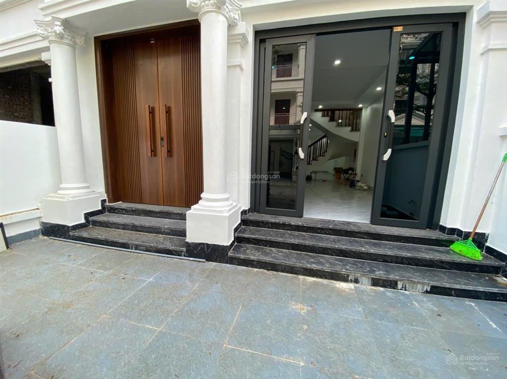 Cho thuê nhà đại mỗ, từ liêm. dt 116m2, 4 tầng, thang máy, điều hòa. giá 28 triệu