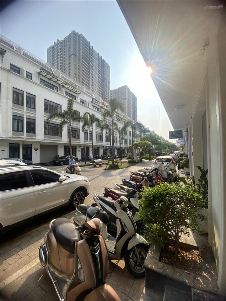 Cho thuê nhà liền kề vinhomes gardenia hàm nghi. giá 35 triệu/tháng. dt 95m2, 5 tầng, mt 6m