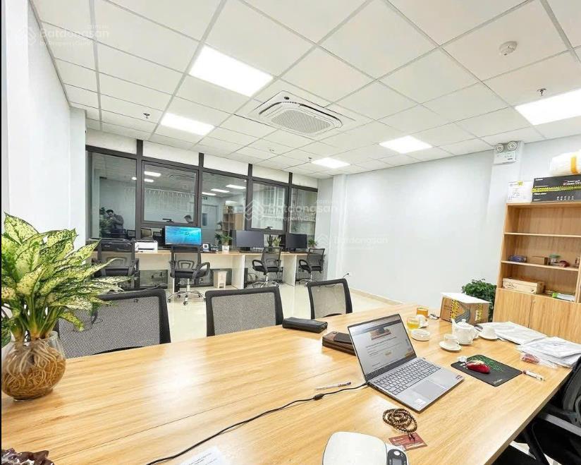 Cho thuê văn phòng chùa bộc dt 100m2, chia sẵn hai phòng, trống tầng 4,5  0963 506 ***