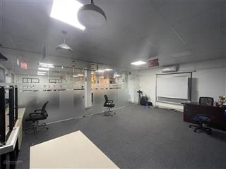 Cho thuê văn phòng dịch vọng dt 145m thông sàn, văn phòng đẹp, mới có 2 mặt thoáng  0963 506 ***