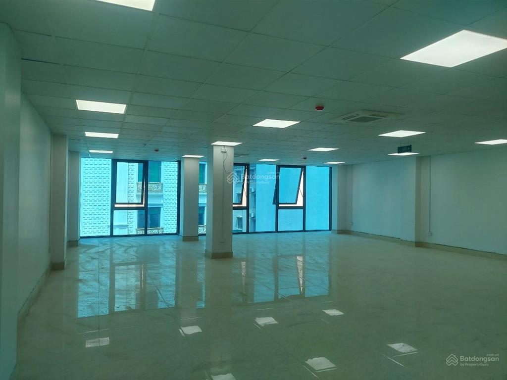 Cho thuê văn phòng hoàng quốc việt, dt 140m thông sàn, sale giá rẻ chỉ 16tr vp đẹp  0963 506 ***