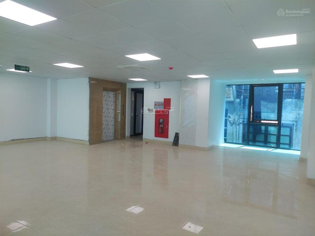 Cho thuê văn phòng hoàng quốc việt, dt 140m thông sàn, sale giá rẻ chỉ 16tr vp đẹp  0963 506 ***