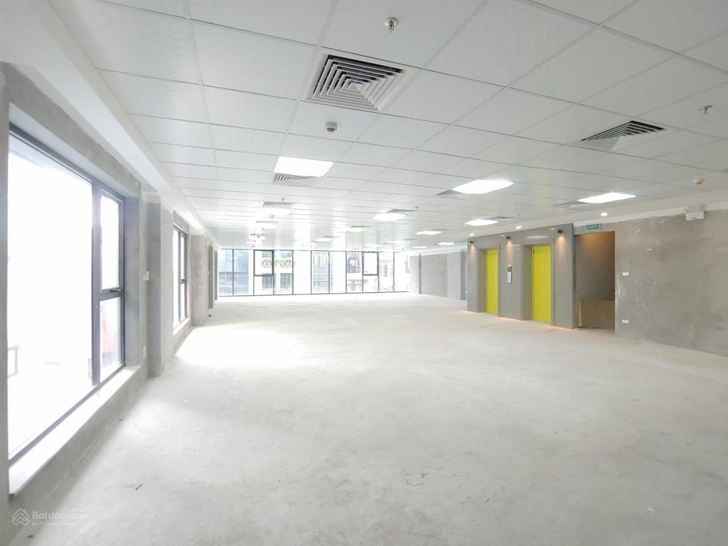 Cho thuê mbkd chùa láng, dt 110m2 mt 6m thông sàn, giá cho thuê chỉ 30tr /th.  0963 506 ***