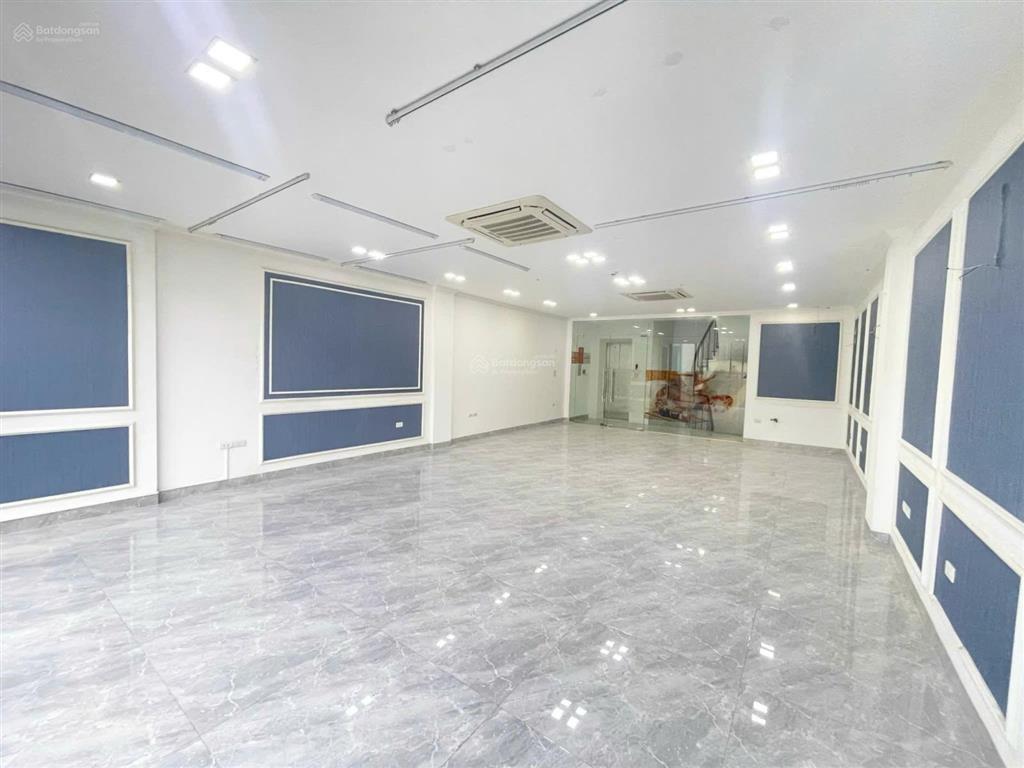 Cho thuê văn phòng hoàng cầu, dt 110m thông sàn, giá chỉ 19tr lô góc, sáng thoáng, trung tâm