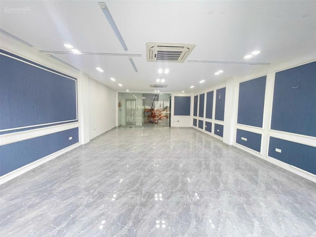 Cho thuê văn phòng hoàng cầu, dt 110m thông sàn, giá chỉ 19tr lô góc, sáng thoáng, trung tâm