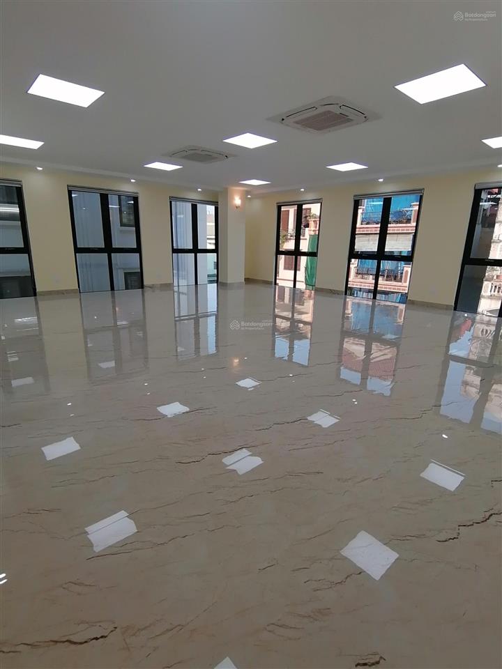 Tìm đâu ra! mp hào nam, dt 100m x 8t, 2 mt, lô góc, vỉa hè 4m, dt 200tr, pccc, thang máy, gpxd