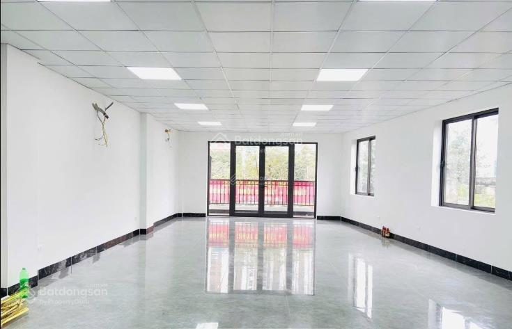 Cho thuê văn phòng nguyên hồng, dt 70m2 giá chỉ 12tr, thang máy, bảo vệ, vệ sinh.  0963 506 ***