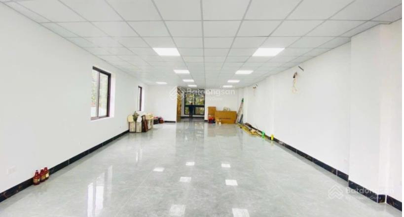 Cho thuê văn phòng nguyên hồng, dt 70m2 giá chỉ 12tr, thang máy, bảo vệ, vệ sinh.  0963 506 ***