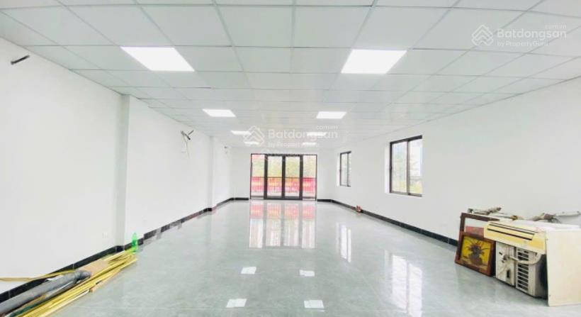 Cho thuê văn phòng nguyên hồng, dt 70m2 giá chỉ 12tr, thang máy, bảo vệ, vệ sinh.  0963 506 ***