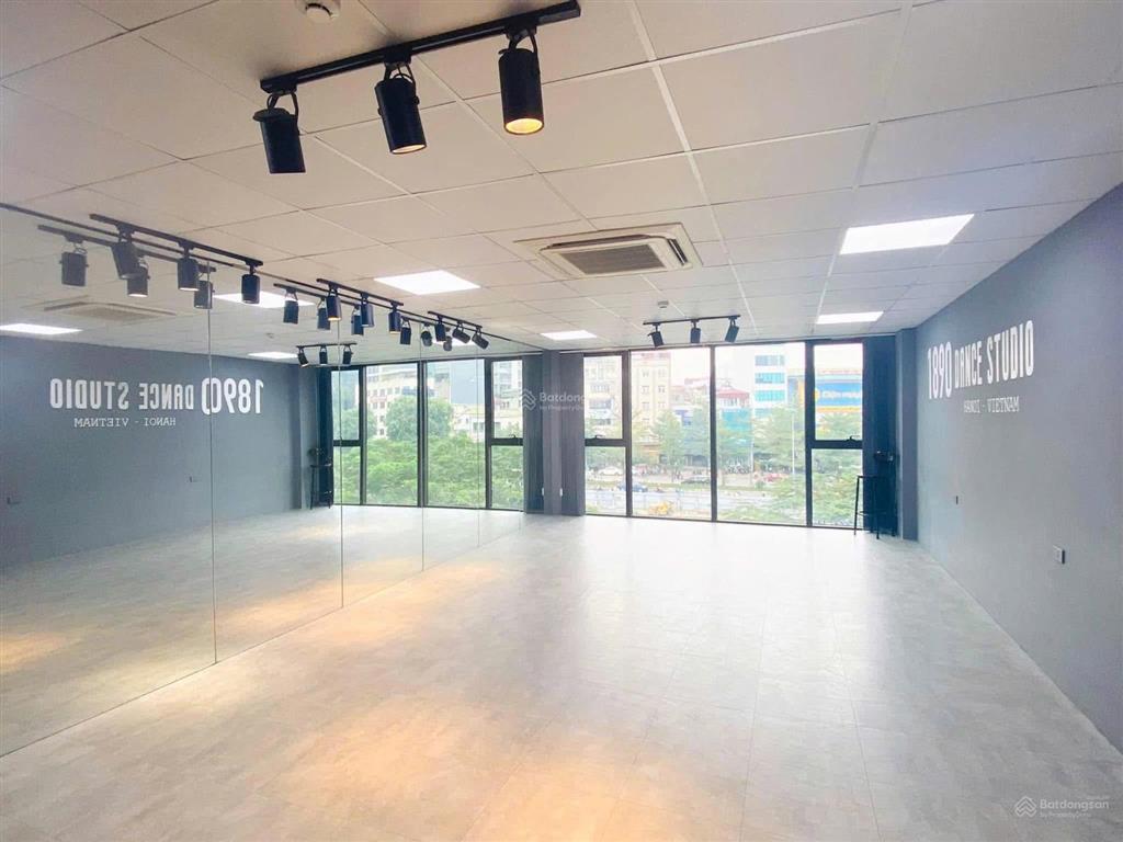 Cho thuê văn phòng nguyễn khang dt 60m chỉ 10tr, thang máy, pccc, hầm để xe.  0963 506 ***