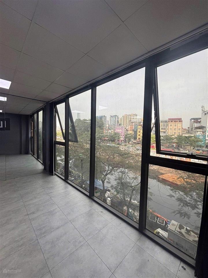 Cho thuê văn phòng nguyễn khang dt 60m chỉ 10tr, thang máy, pccc, hầm để xe.  0963 506 ***