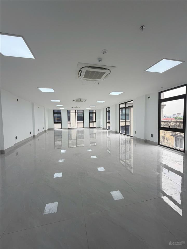 Tòa building nguyễn văn tuyết, dt 100m x 9t mt 8m, lô góc, thông sàn, vỉa hè 4m, thang máy, pccc