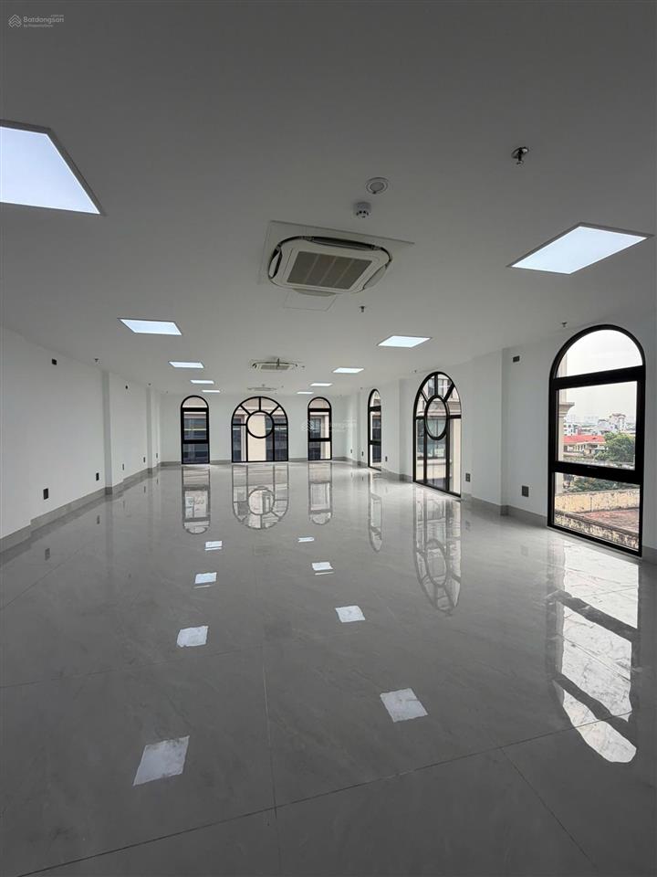 Tòa building nguyễn văn tuyết, dt 100m x 9t mt 8m, lô góc, thông sàn, vỉa hè 4m, thang máy, pccc