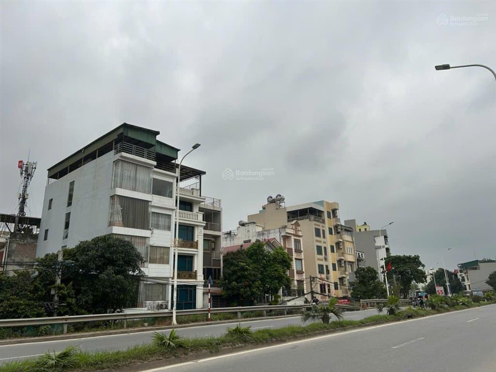 Bán gấp nhà mặt phố an dương vương  tây hồ, cạnh cầu nhật tân, dt 124m2 giá 20,x tỷ,  0988 138 ***
