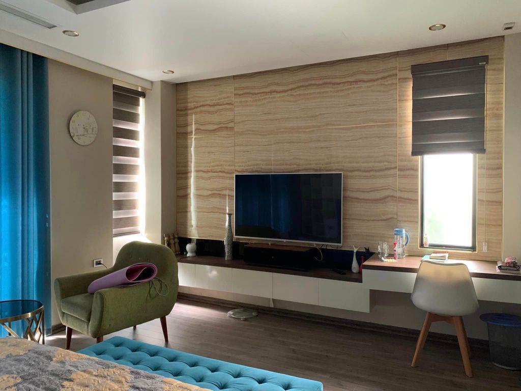 Cần tiền bán gấp nhà phố Vũ Phạm Hàm kéo dài, dt 161m2 x 4T mặt vườn hoa, giá 54 tỷ. Lh: 0988138345