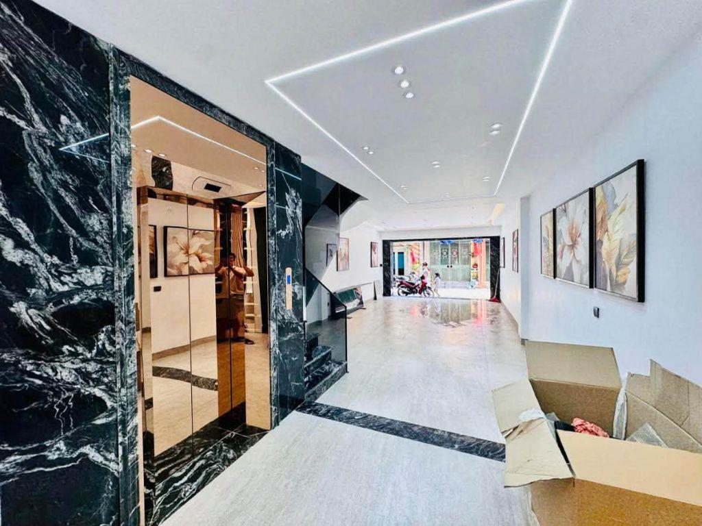 Bán gấp nhà 30 Nguyễn Thị Định - Cầu Giấy, dt 90m2 x 8T thang máy, gara ô tô, lh ngay: 0988138345