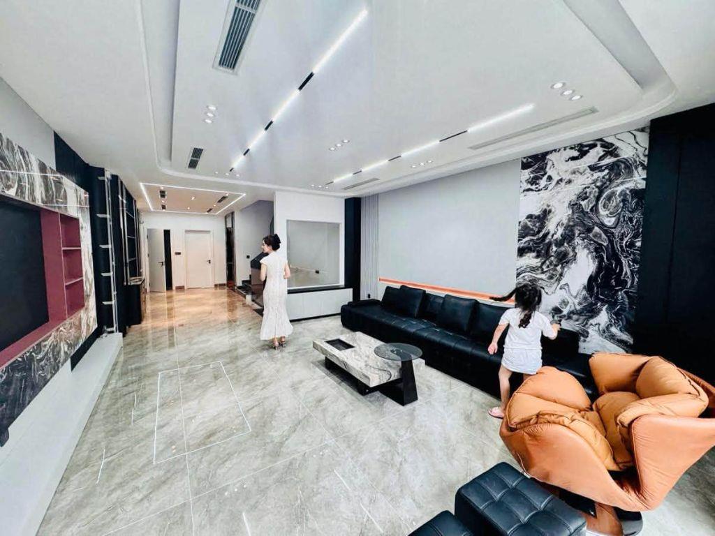 Bán gấp nhà 30 Nguyễn Thị Định - Cầu Giấy, dt 90m2 x 8T thang máy, gara ô tô, lh ngay: 0988138345