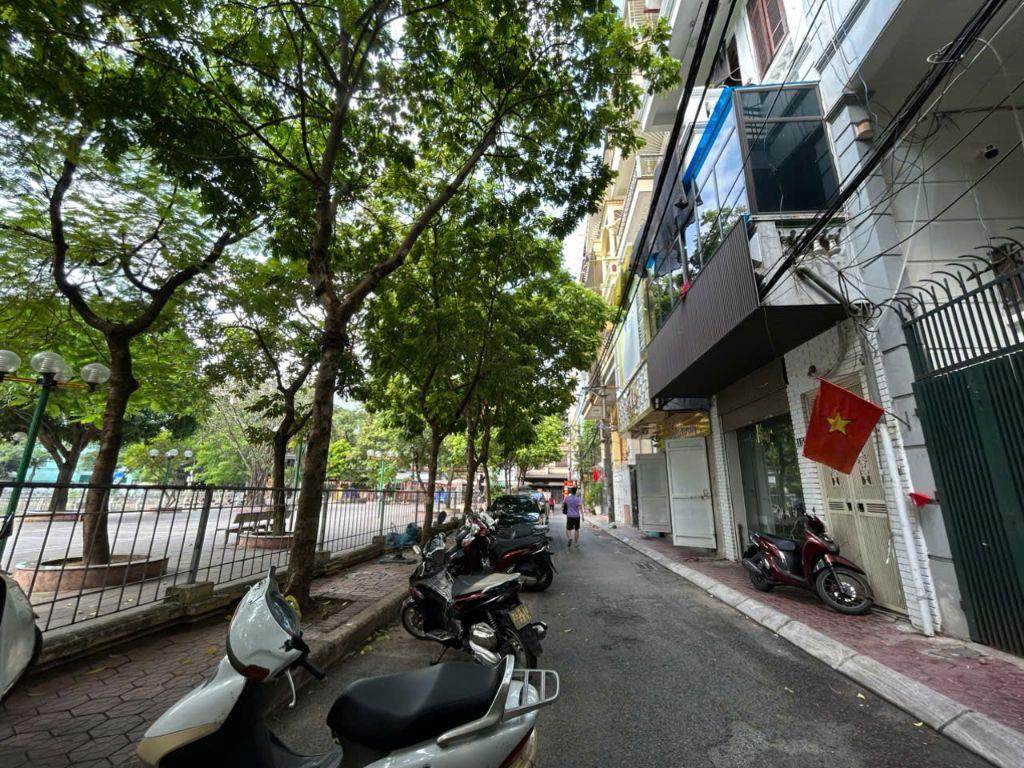 Nhà Đẹp View Vườn Hoa- Hồ Nước phố Hoàng Ngân - Cầu Giấy. 65m2 x 5T Mt 5m , giá nhỉnh 30 tỷ. Lh 0988138345.