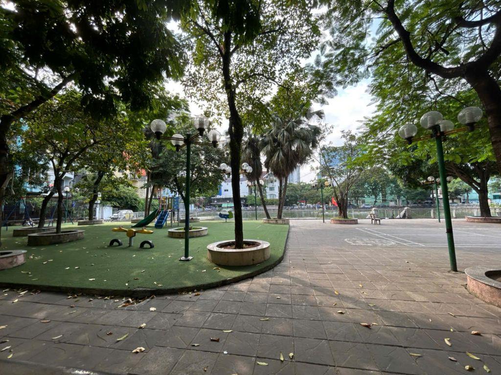 Nhà Đẹp View Vườn Hoa- Hồ Nước phố Hoàng Ngân - Cầu Giấy. 65m2 x 5T Mt 5m , giá nhỉnh 30 tỷ. Lh 0988138345.