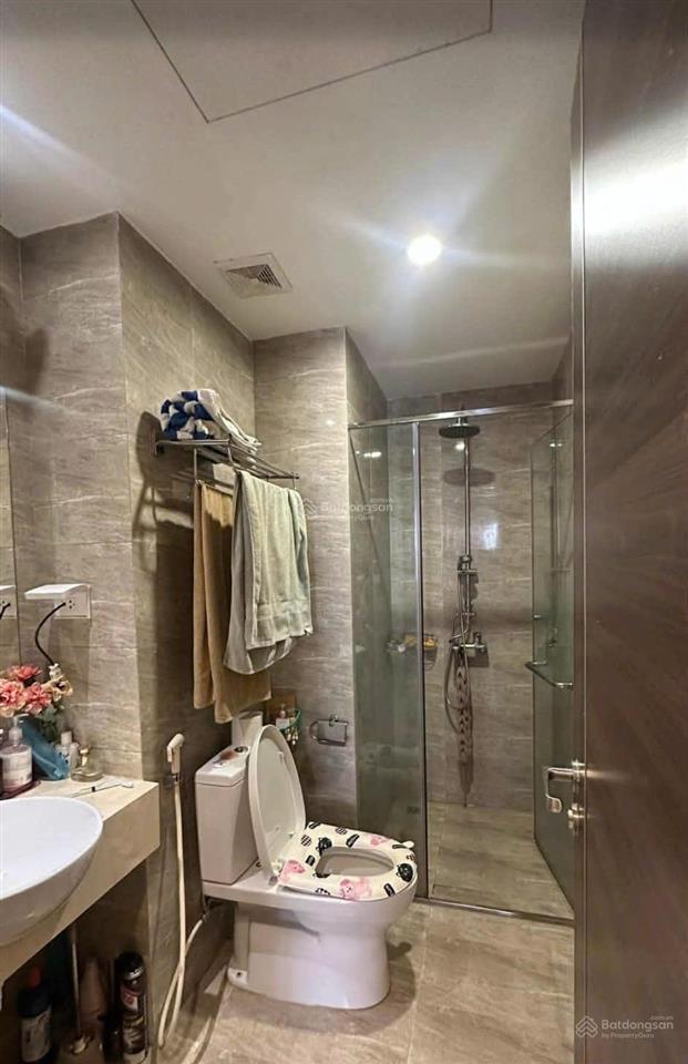 Gia đình cần bán căn 2pn tầng đẹp tại green pearl 378 minh khai