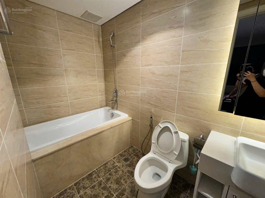 Cho thuê chcc vinhomes d'capitale, 2 phòng ngủ, đầy đủ nội thất, như hình.  0936 325 ***