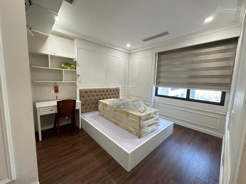Cho thuê chcc vinhomes d'capitale, đập thông 2 căn, 6 phòng ngủ, tòa c7, 180m2, đầy đủ nội thất