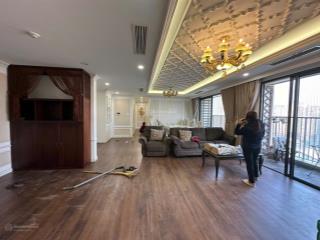 Cho thuê chcc vinhomes d'capitale, đập thông 2 căn, 6 phòng ngủ, tòa c7, 180m2, đầy đủ nội thất