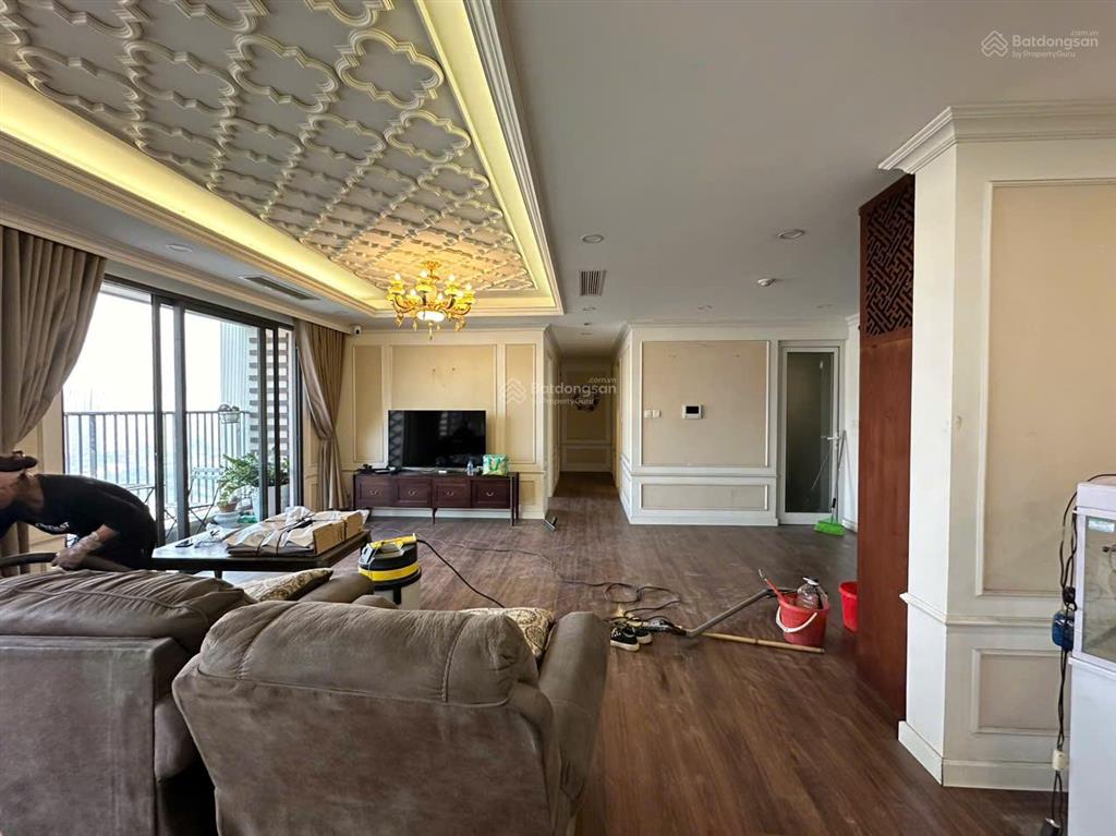 Cho thuê chcc vinhomes d'capitale, đập thông 2 căn, 6 phòng ngủ, tòa c7, 180m2, đầy đủ nội thất