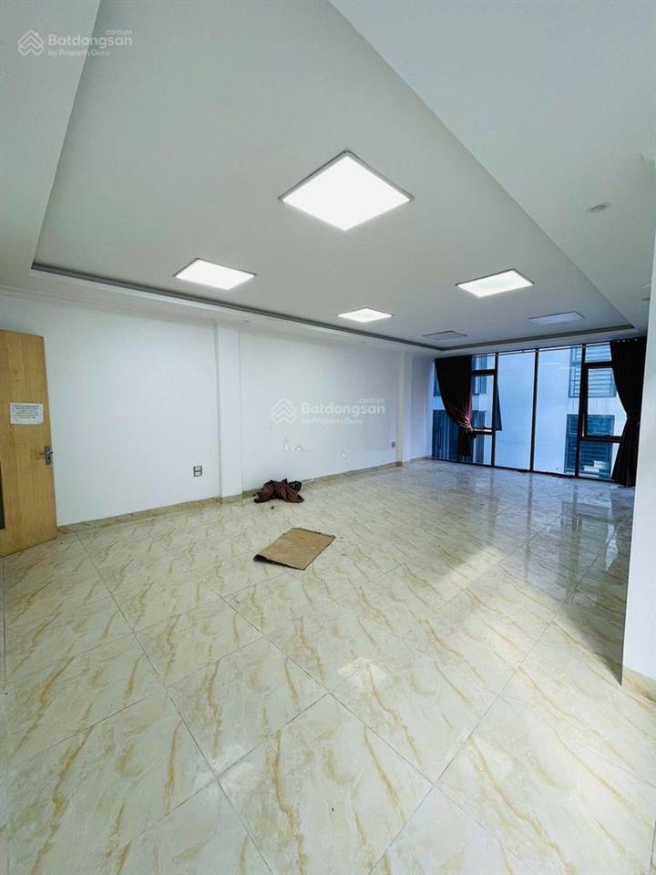 Nhà nguyên căn ngõ 106 hoàng quốc việt, dt 65m2 x 5 tầng, mỗi tầng 2 phòng 1 wc, ngõ ô tô tránh
